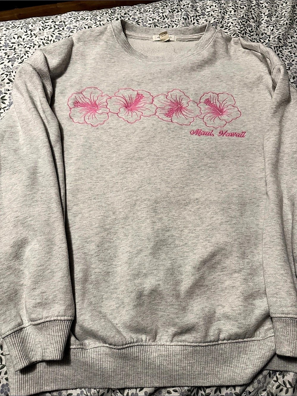 Cloud Soft Sweatshirt Floral Embroidery in Gray & Pink Size Small